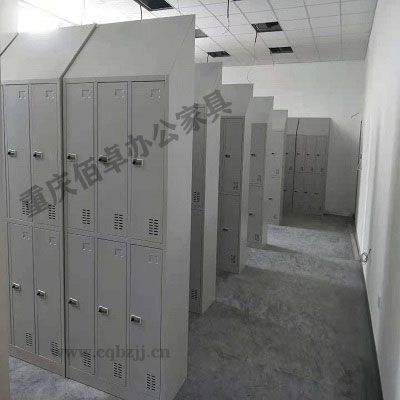 定做斜頂六門更衣實拍圖